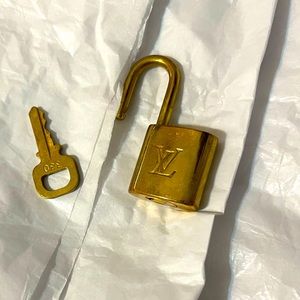 Lv Lock and Key 330